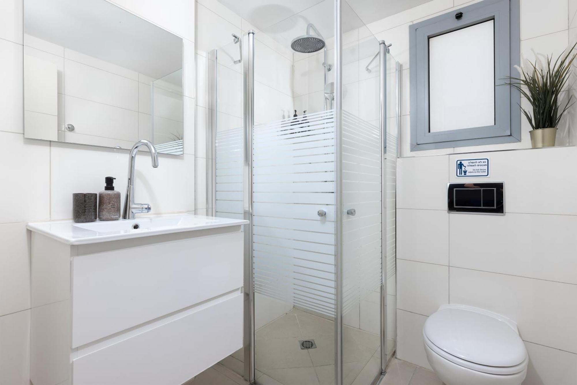 Melony Yam Suf Street Apartment